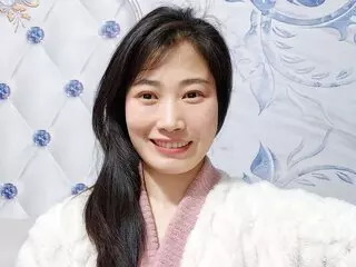 Enter DaisyFeng live cam